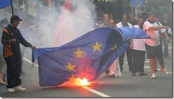 EU-flag-burning